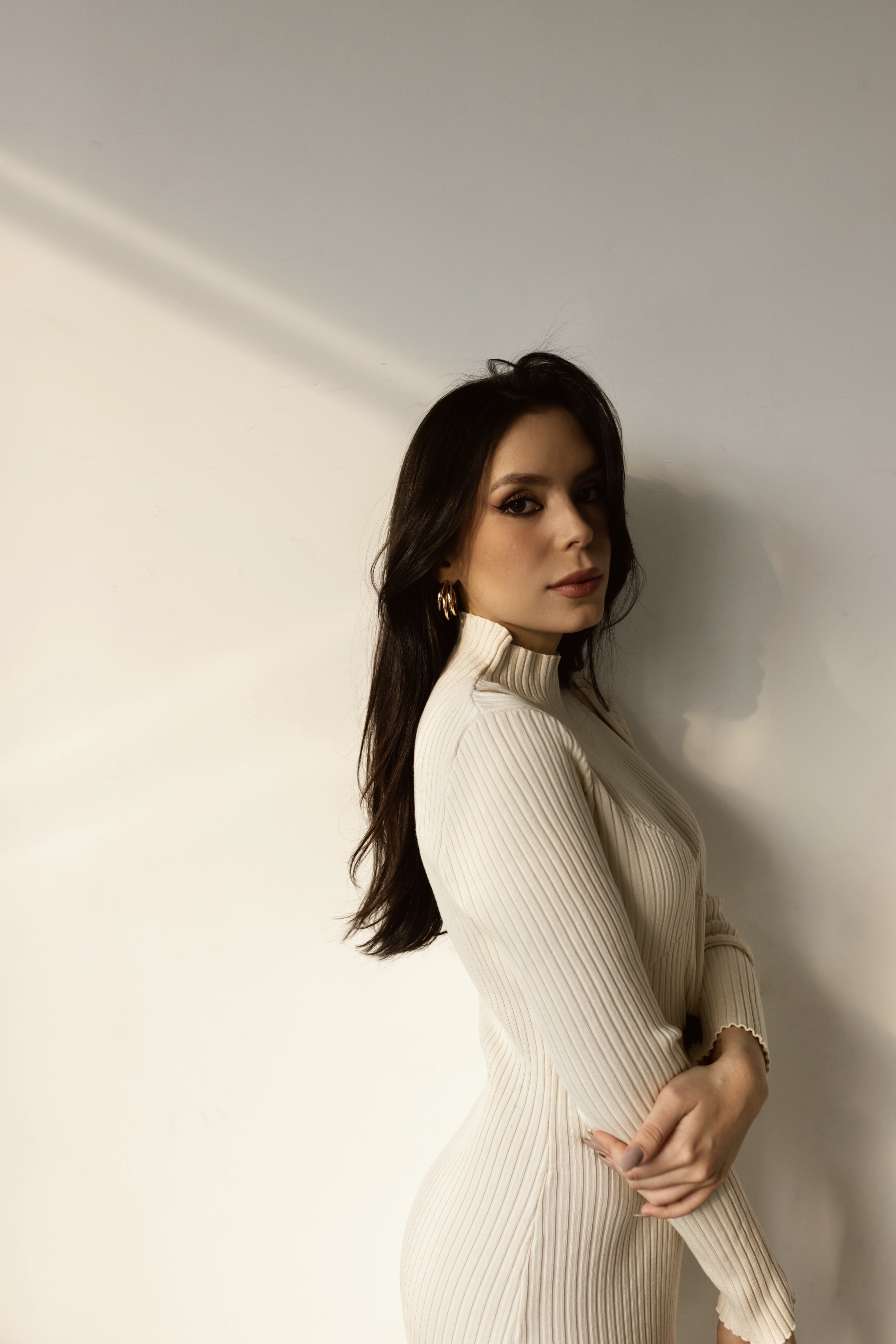 Mulher em estilo natural e elegante